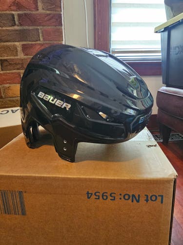 Small Bauer Hyperlite 2 Helmet (Used)