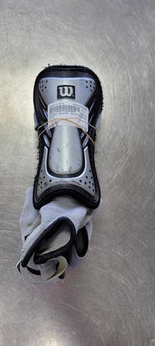 Used Wilson Soccer Shin Guards Junior Grey MD 11497-S000151813