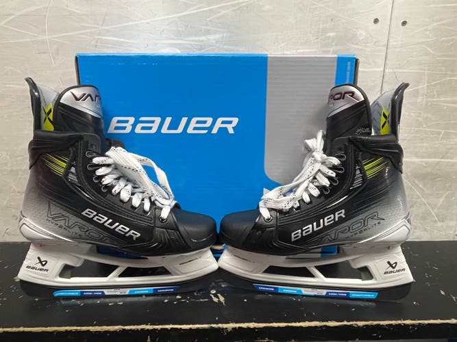 2023 Bauer Vapor Hyperlite 2 Hockey Skates Regular Width 7 (New)