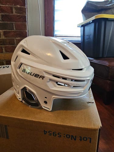 Medium Bauer Re-Akt 155 Helmet (Used)