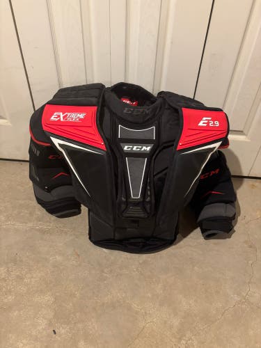 Large CCM Extreme Flex Shield E2.9 Goalie Chest Protector (Used)