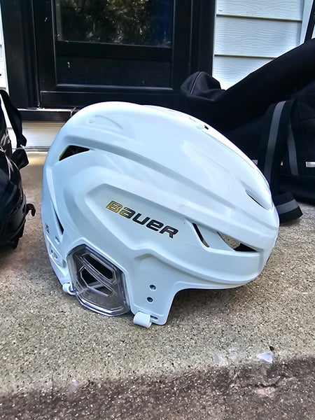 Medium Bauer Hyperlite 2 Helmet (Used)