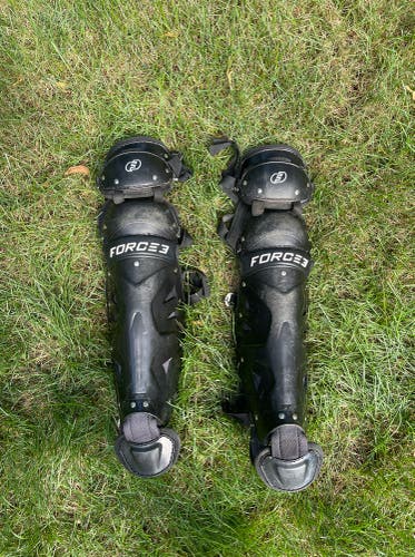 Force 3 black intermediate
sized leg guards