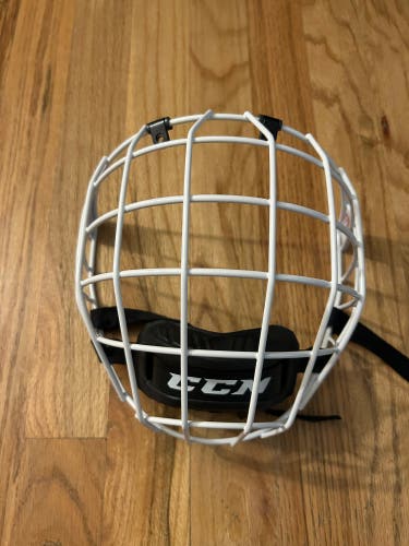 Medium CCM FM580 Full Cage (Used)