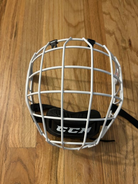 Medium CCM FM580 Full Cage (Used)