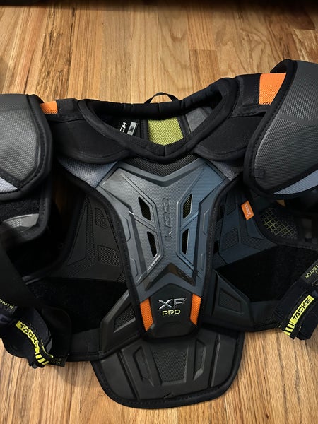 Small Senior CCM XF Pro Shoulder Pads (Used)