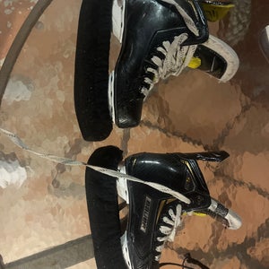 Bauer Supreme S29 Hockey Skates Size 2.5 (Used)