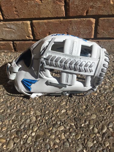 2025 Easton Ghost RH Infield Softball Glove 10" (New)