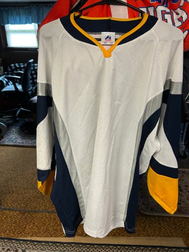 White Large Men's Hockey Jersey (Used)