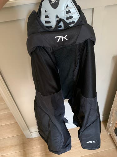 Men's Senior Medium Reebok 7k Hockey Pants (Used)