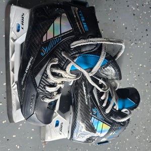 True TF9 Hockey Goalie Skates Regular Width Size 4.5 (Used)