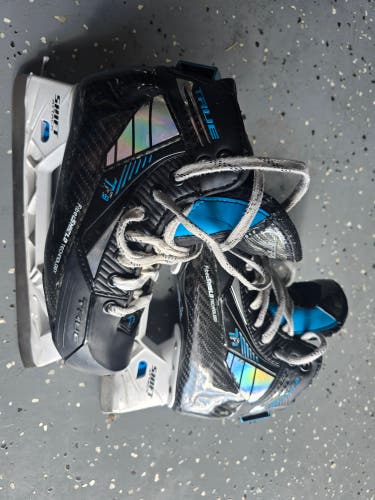 True TF9 Hockey Goalie Skates Regular Width Size 4.5 (Used)