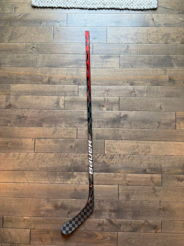 Junior Bauer Vapor FlyLite Right Handed 40 Flex Hockey Stick P92 (Used)