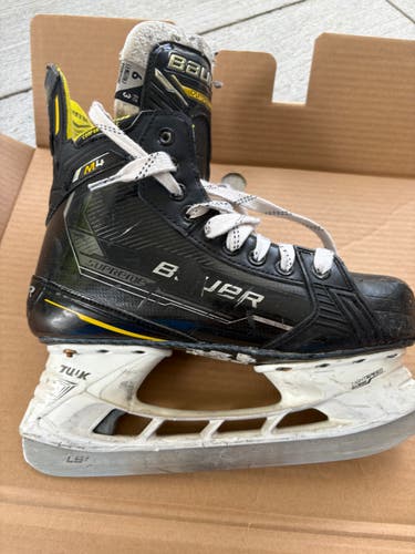 2024 Bauer Supreme M4 Hockey Skates 6 (Used)