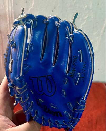 Wilson RHT Mini-Pro Baseball Glove 8" (Used)
