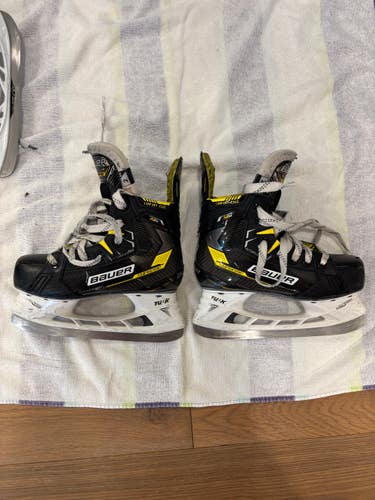 Bauer Supreme M4 Hockey Skates Extra Wide Width Size 2 (Used)