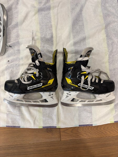 Bauer Supreme M4 Hockey Skates Extra Wide Width Size 2 (Used)