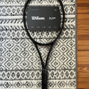 NEW Wilson Blade 98 v8 Noir (All-Black Edition) - 16x19 - 4 3/8
