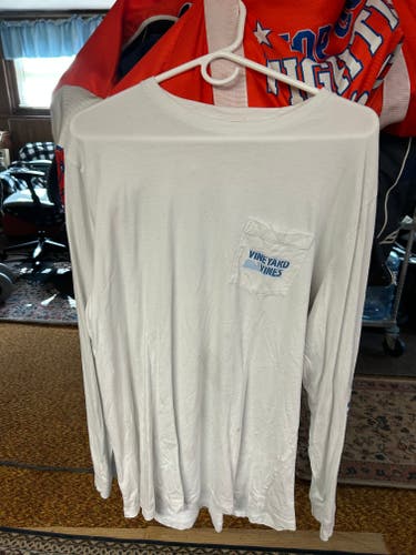 White Large Vineyard Vines Men's Shirt (Used)