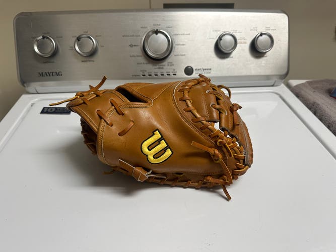 Wilson A2000 Catcher's Glove 33.5" (New)