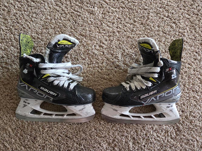 Bauer Vapor 3X Hockey Skates Regular Width Size 3.5 (Used)