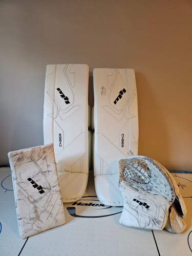 34" +1 Regular Goalie Full Set (Used)