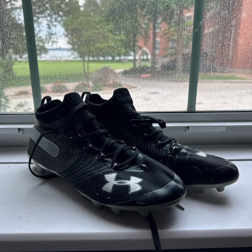 Black Men's Size M 11.0 (W 12.0) Adult Under Armour Molded Cleats Cleats (Used)