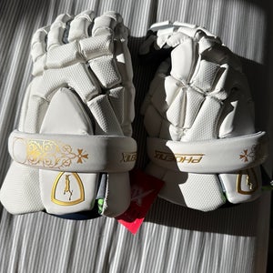 Brand new Notre Dame team issued lacrosse gloves