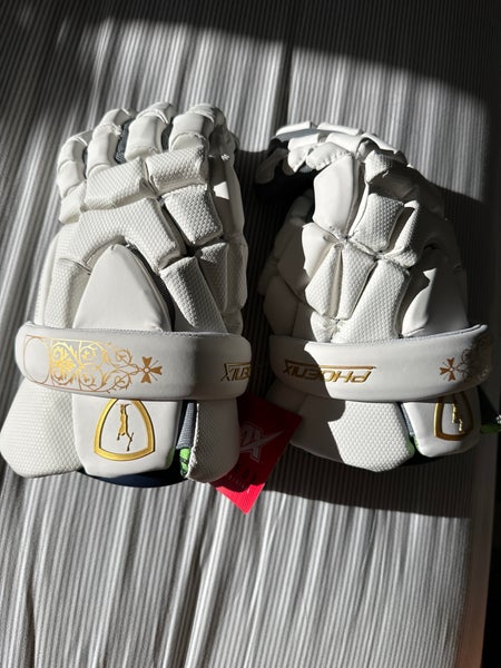 Brand new Notre Dame team issued lacrosse gloves
