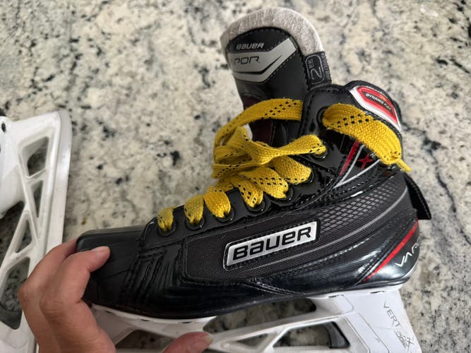 Bauer Hockey Skates Extra Wide Width Size 2 (Used)