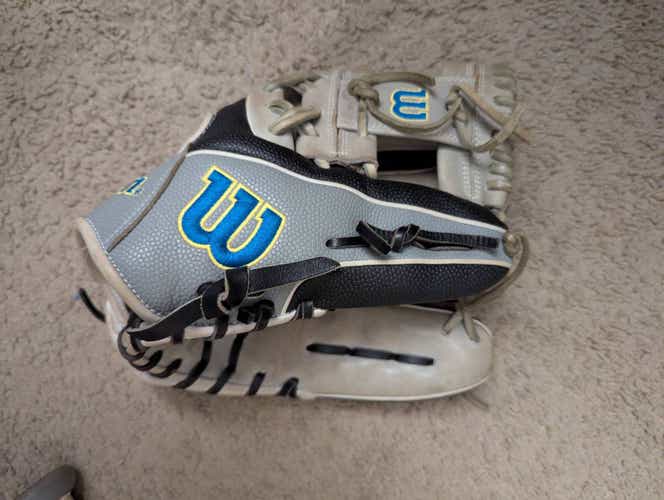 Gray Wilson A2000 RH  Baseball Glove 11.5" (Used)