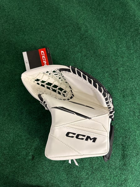 White & Black Junior CCM Axis 2.5 Goalie Glove Regular (New)