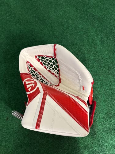 Red Intermediate Warrior Ritual G6 E+ Goalie Glove (Regular) (New)