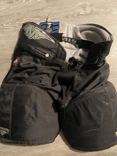 Men's Senior Medium Mission Hockey Pants (Used)