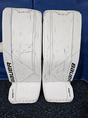 XS Bauer Supreme M5 Pro Goalie Leg Pads (Used) 32"