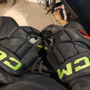 CCM Pro Stock Gloves 14" Game Used Dallas Stars Oskar Bäck