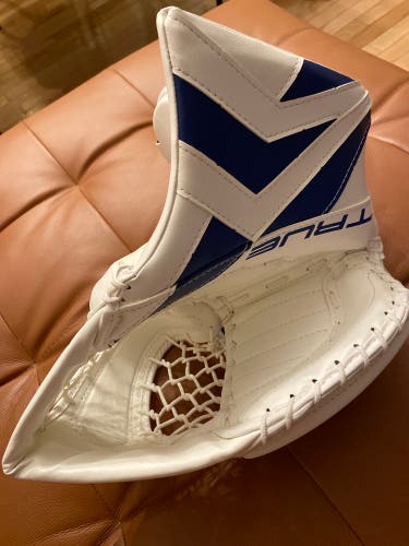 New True Catalyst 7x3 Full Right intermediate White/ Blue