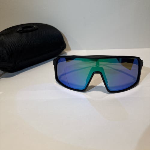 Oakley Sutro Blue and green Lenses and a black frame. Comes with case
