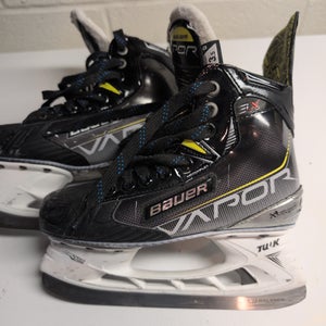 Bauer Vapor 3X Hockey Skates Regular Width Size 3.5 (Used)