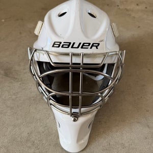 Junior Medium Bauer 930 Goalie Mask (Used)