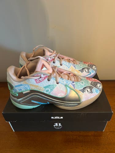 Kid's 6.5Y (Big Kids / Youth) Nike Shoes (Used)
