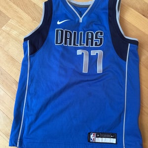 Luka doncic Dallas jersey.