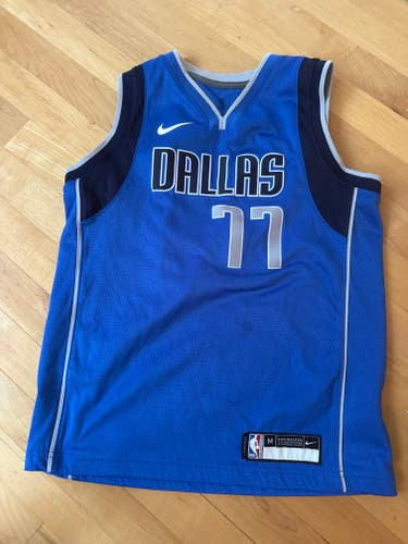 Luka doncic Dallas jersey.
