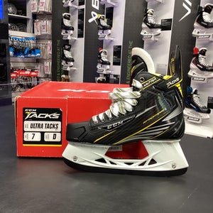 CCM Ultra Tacks Hockey Skates Regular Width   7 (New)