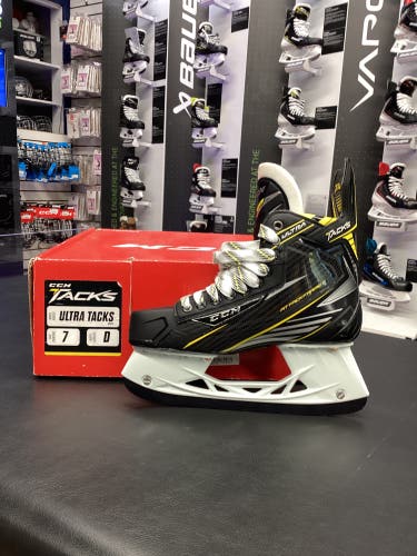 CCM Ultra Tacks Hockey Skates Regular Width 7 (New)