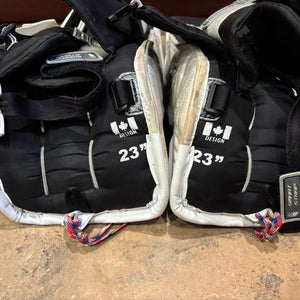 23" youth Brian's Netzero Goalie Leg Pads (Used)