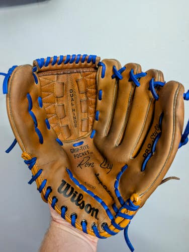 Wilson A2230 RH Vintage Baseball Glove 12" (Used)