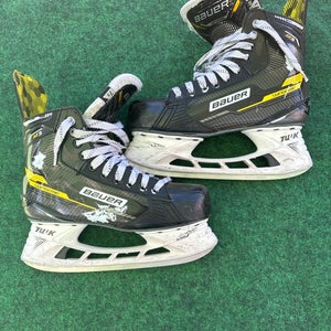 Senior Bauer Supreme M3 Hockey Skates (Extra Wide) Size 7.5 (Used)