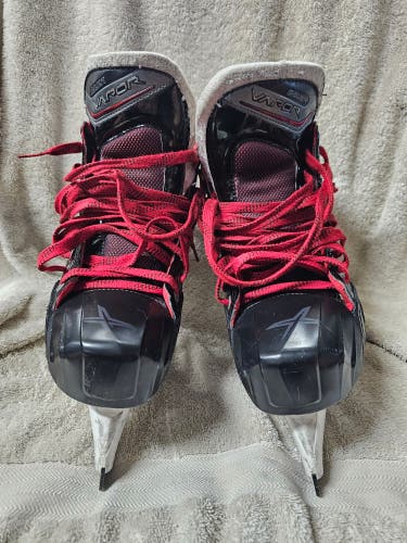 Bauer Vapor X900 Goalie Skates Regular Width 9.5 (Used)