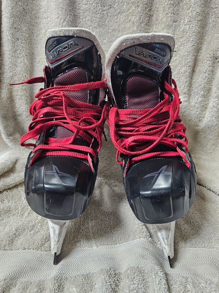 Bauer Vapor X900 Goalie Skates Regular Width 9.5 (Used)